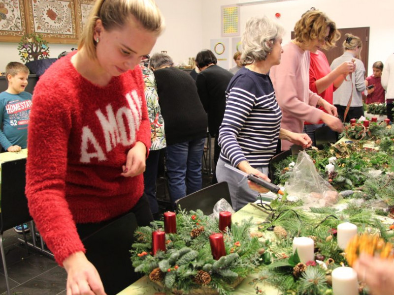 Adventi koszorú a PRaktika műhelyében