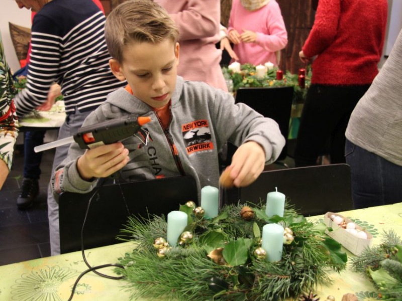 Adventi koszorú a PRaktika műhelyében