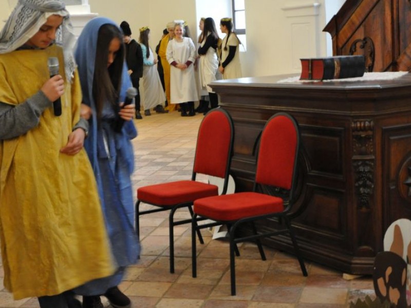 Karácsonyi műsor és betlehemezés