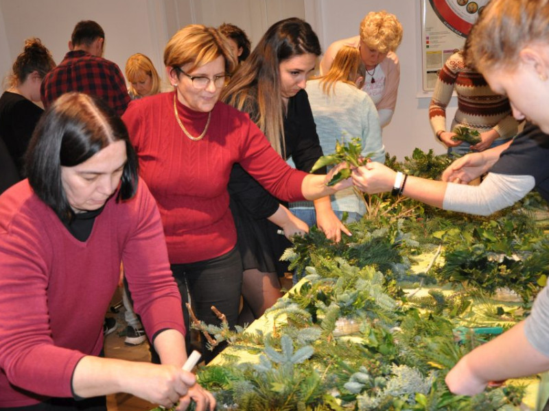 Mit jelképez az adventi koszorú? 