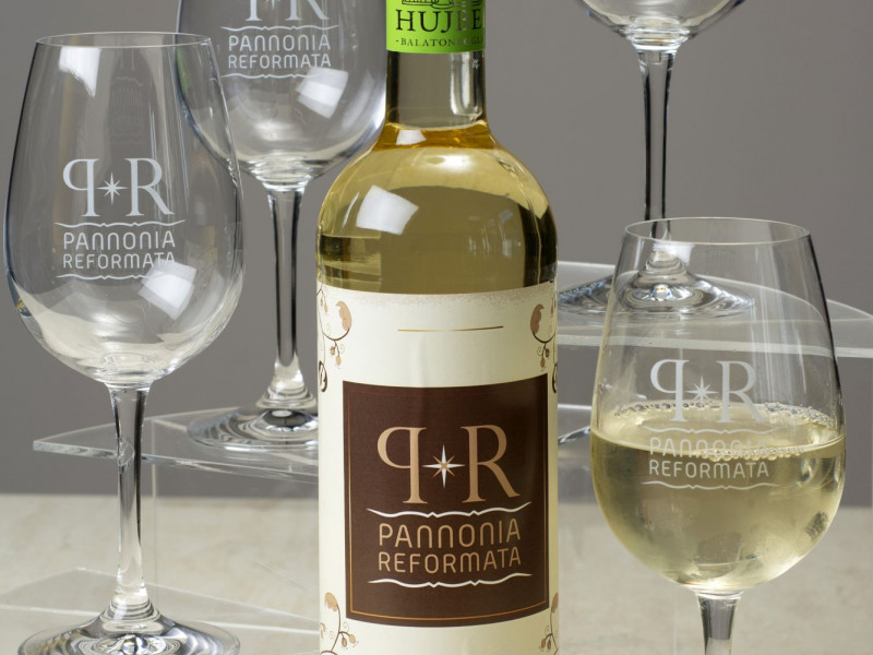Pannonia Reformata bor és boros poharak