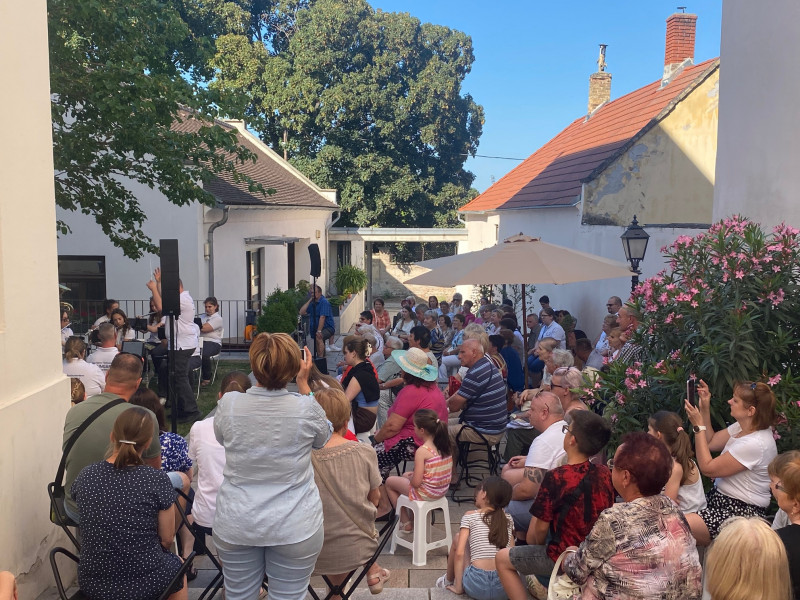 Zene-Vár